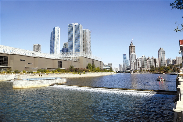 馬欄河經(jīng)過多年的污水截留、清淤改造、兩岸綠化等治理工程,現(xiàn)如今成為城市中的一條景觀河流。本報(bào)記者王華